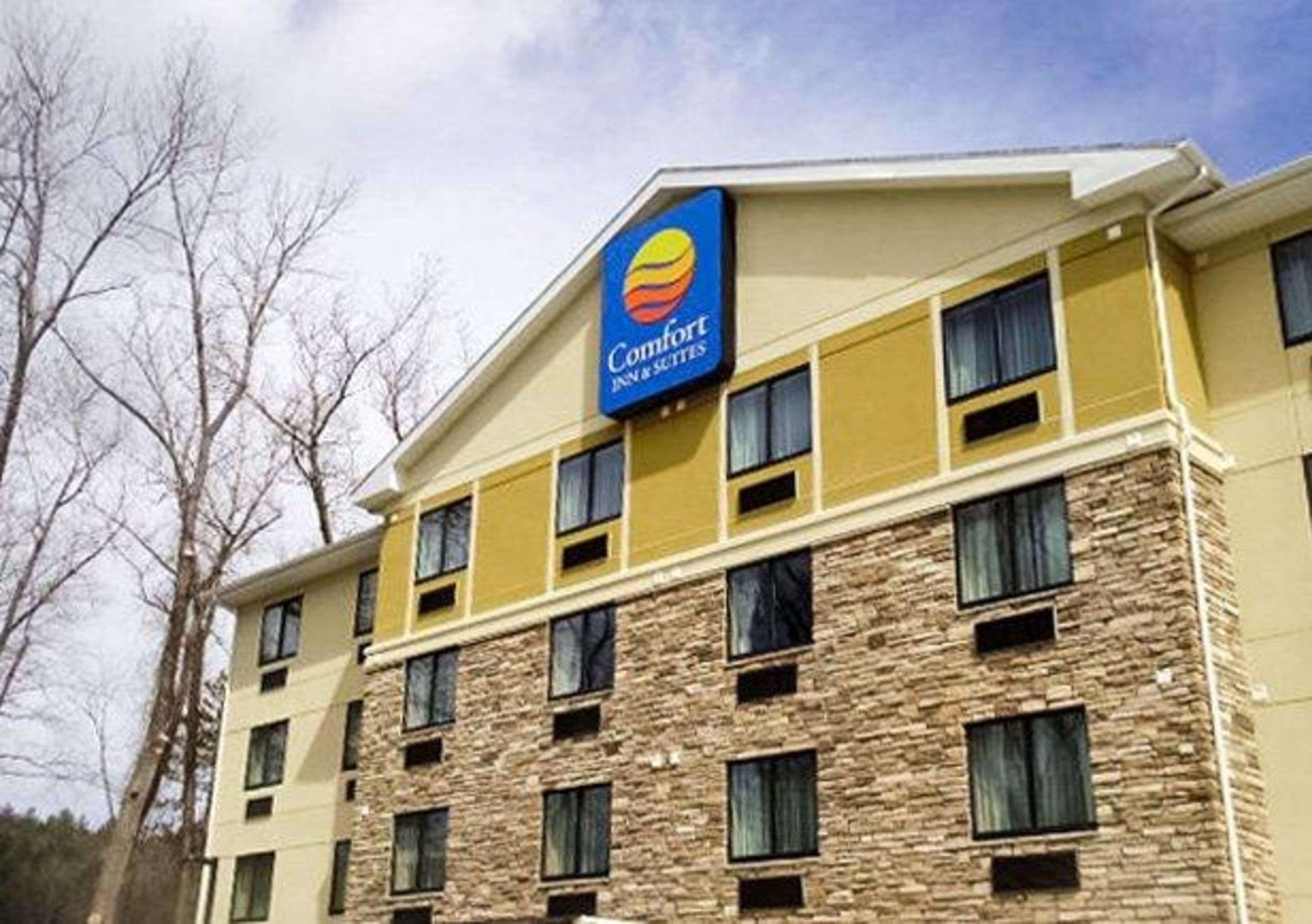 Comfort Inn & Suites Brattleboro I-91 Exterior photo