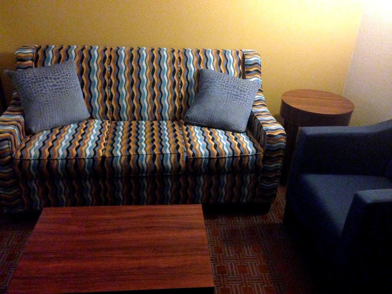 Comfort Inn & Suites Brattleboro I-91 Room photo